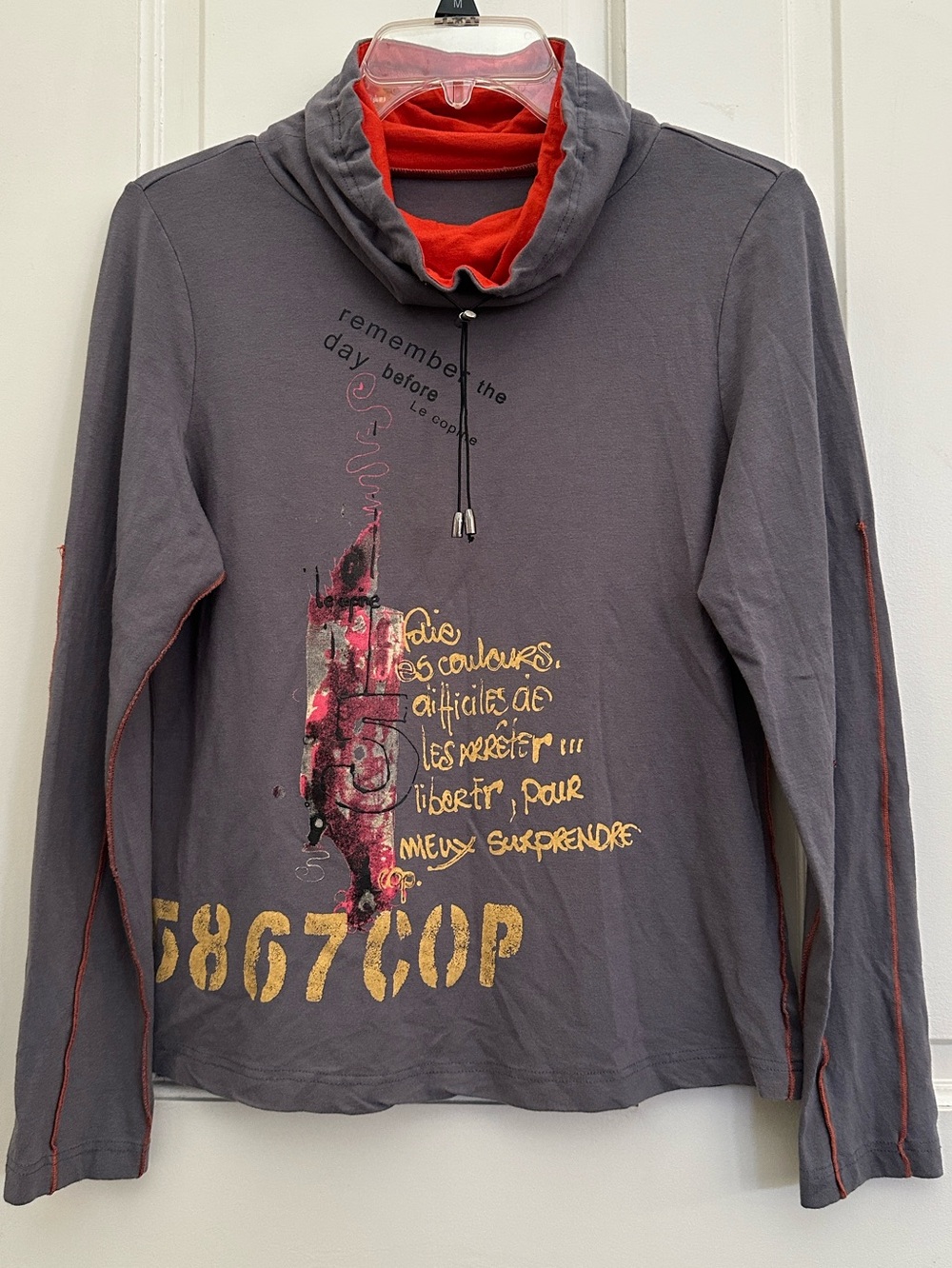 Le Copine Gray Stretch Long-Sleeve Graphic Top with Deep Orange Trim Size M